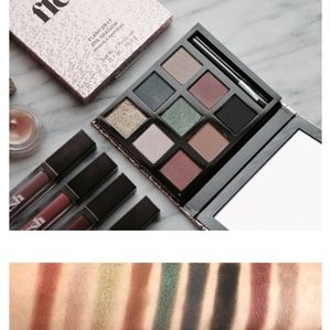 🆕️ FLESH ENVY Eye Shadow Palette